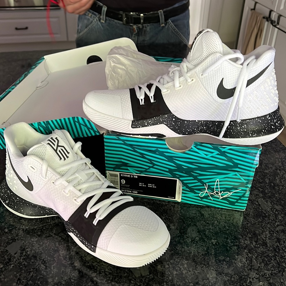 Kyrie 3 size 9 mens